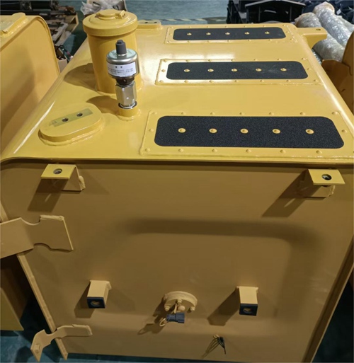 ?小松配件柴油箱